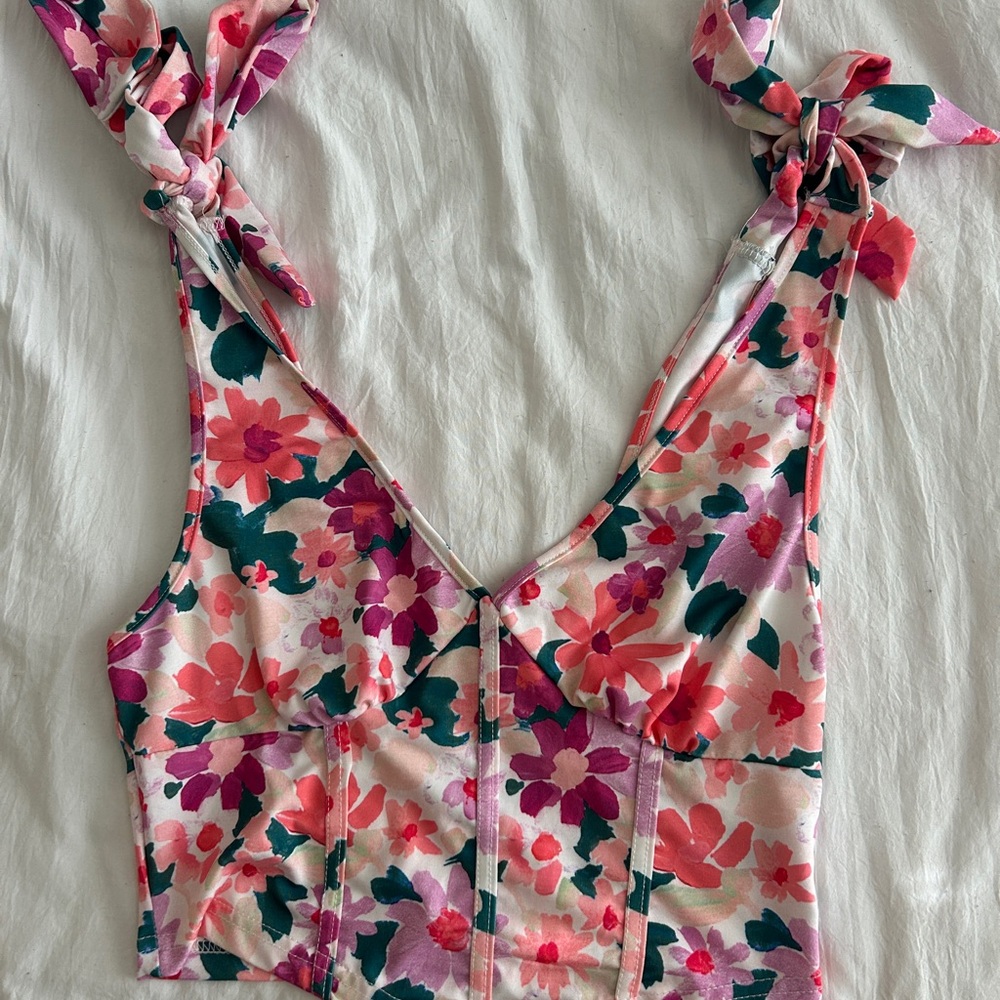 Pink floral crop top with shoulder ties l